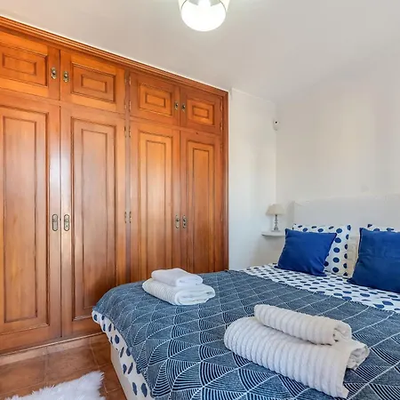Classic 5 Bdrm Andalucian W Pool & Sea View Apartment Marbella