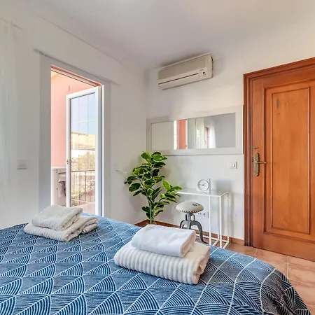 Classic 5 Bdrm Andalucian W Pool & Sea View Apartment Marbella